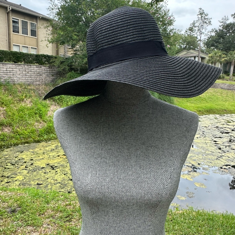 Women’s sun hat with big brim,charlotte russe,black color